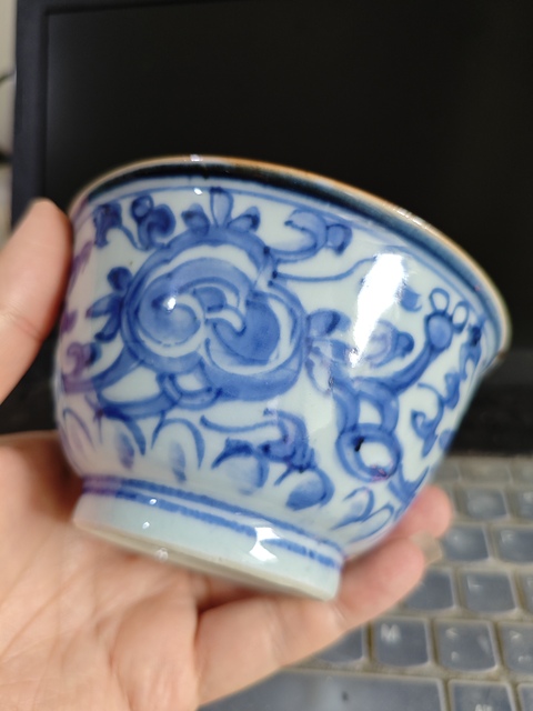 古玩陶瓷青花纏枝花卉紋茶碗真品鑒賞圖