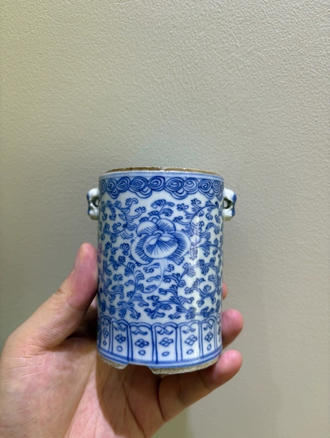 古玩陶瓷纏枝花卉紋青花蓋盅真品鑒賞圖