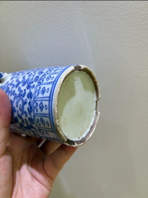 古玩陶瓷纏枝花卉紋青花蓋盅真品鑒賞圖
