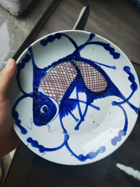 古玩陶瓷清中期青花釉里紅魚紋盤真品鑒賞圖