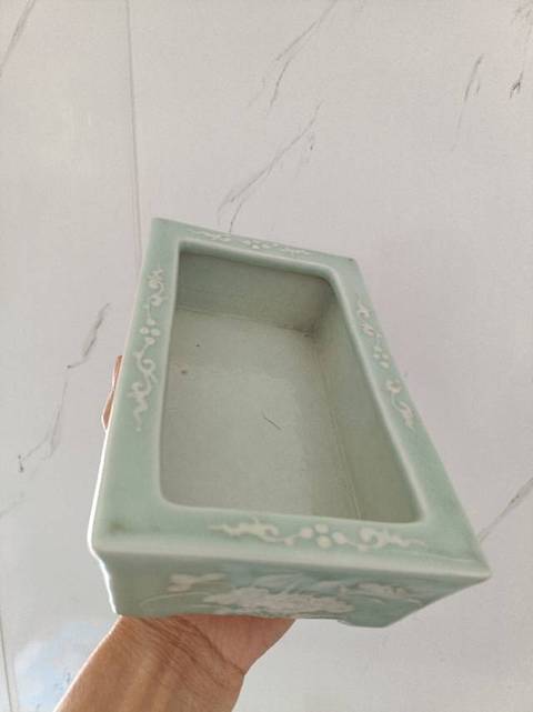 古玩陶瓷豆青釉堆白花卉紋四方四足水仙盆真品鑒賞圖