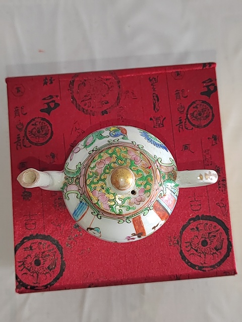 古玩陶瓷人物紋廣彩執壺拍賣，當前價格300元