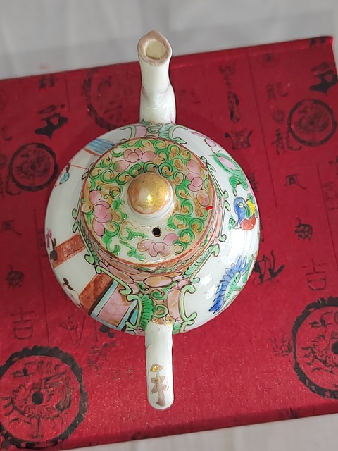 古玩陶瓷人物紋廣彩執壺拍賣，當前價格300元