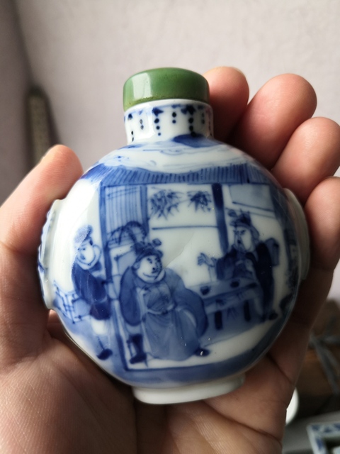 古玩陶瓷晚清青花人物故事紋鼻煙壺拍賣(mài)，當(dāng)前價(jià)格4000元