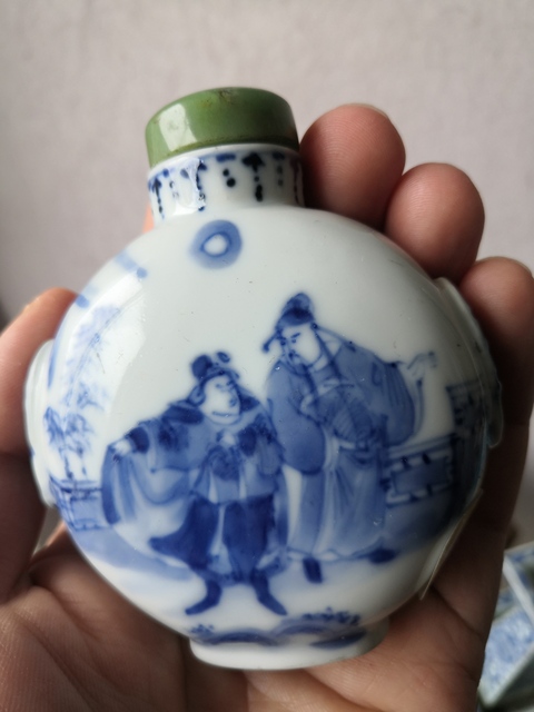 古玩陶瓷晚清青花人物故事紋鼻煙壺拍賣(mài)，當(dāng)前價(jià)格4000元
