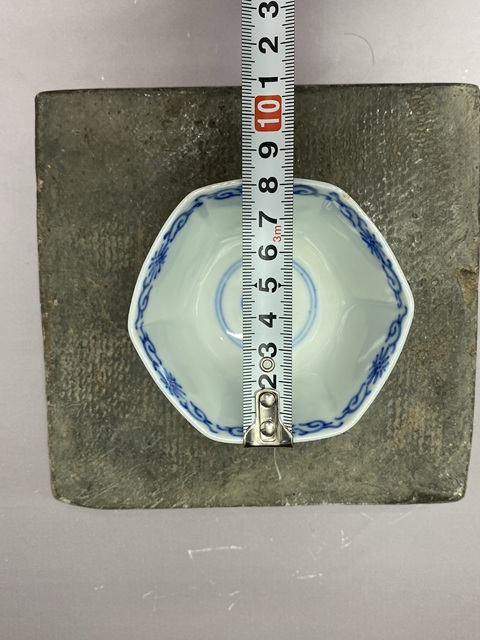 古玩陶瓷人物山水詩紋六方青花杯真品鑒賞圖