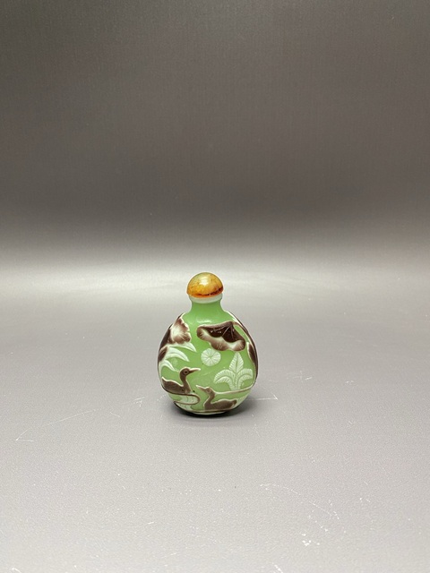 古玩陶瓷民晚解放初·蓮池游禽紋套料鼻煙壺拍賣,當前價格690元
