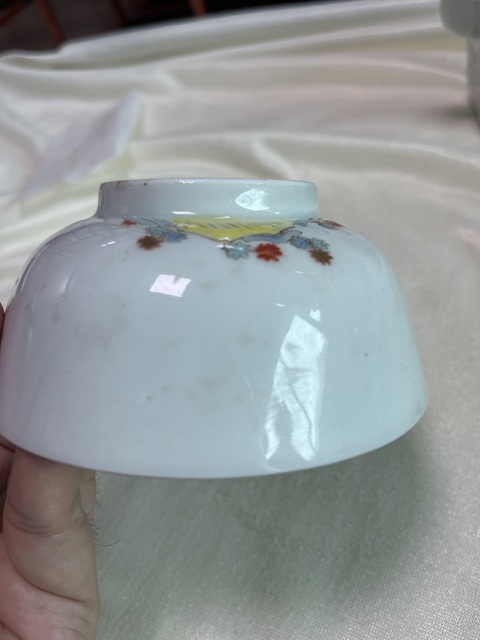 古玩陶瓷粉彩花卉紋碗真品鑒賞圖
