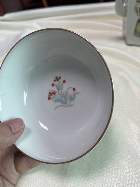 古玩陶瓷粉彩花卉紋碗真品鑒賞圖