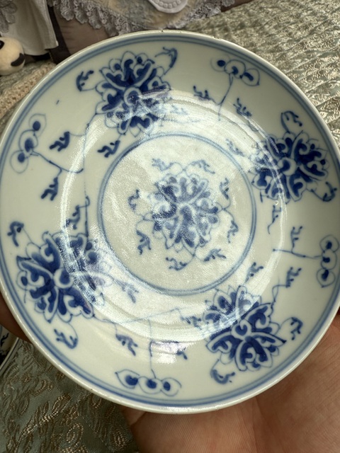 古玩陶瓷青花纏枝花卉紋盤真品鑒賞圖