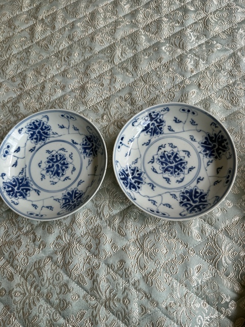 古玩陶瓷青花纏枝花卉紋盤真品鑒賞圖