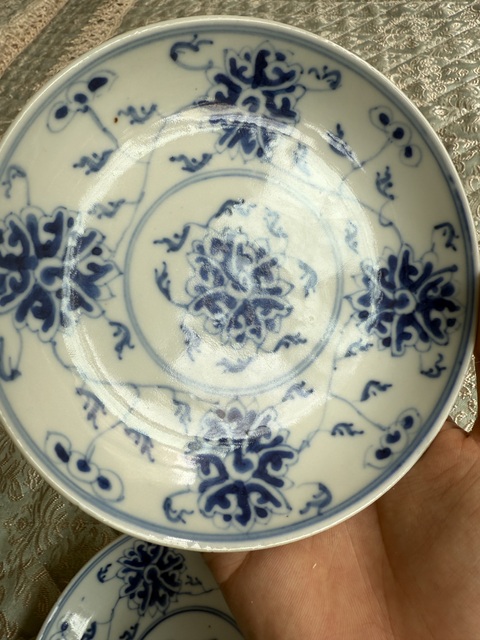 古玩陶瓷青花纏枝花卉紋盤真品鑒賞圖