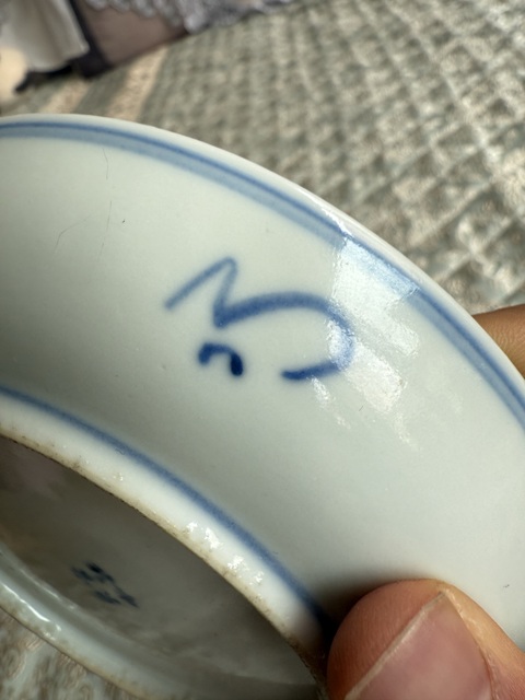 古玩陶瓷青花纏枝花卉紋盤真品鑒賞圖