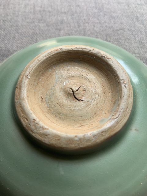古玩陶瓷元代龍泉窯刻花盤真品鑒賞圖