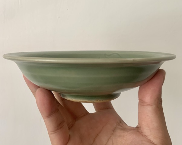 古玩陶瓷元代龍泉窯刻花盤真品鑒賞圖