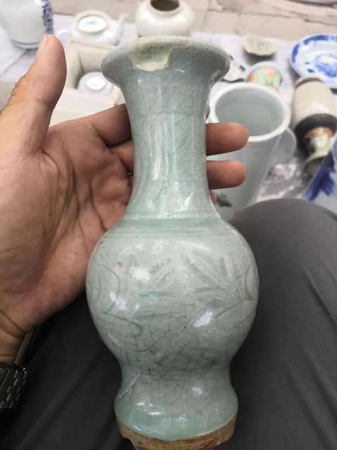 古玩陶瓷龍泉窯青釉瓶真品鑒賞圖