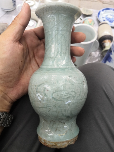 古玩陶瓷龍泉窯青釉瓶真品鑒賞圖