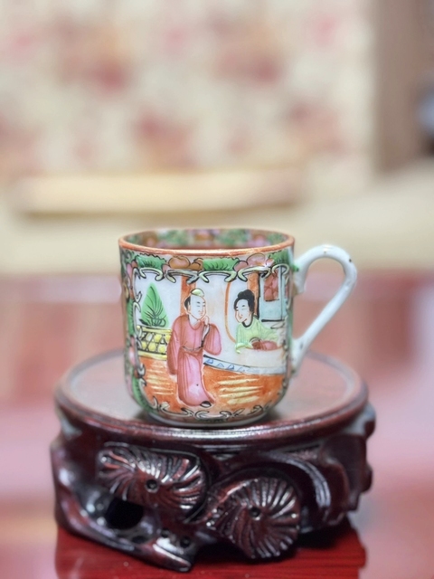 古玩陶瓷人物花鳥蝶紋廣彩杯盤真品鑒賞圖