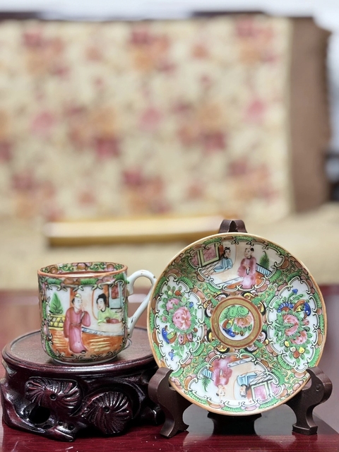 古玩陶瓷人物花鳥蝶紋廣彩杯盤真品鑒賞圖