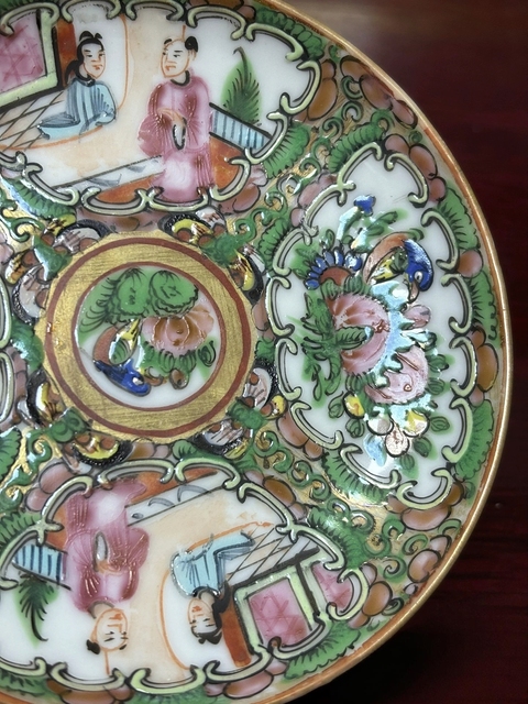 古玩陶瓷人物花鳥蝶紋廣彩杯盤真品鑒賞圖