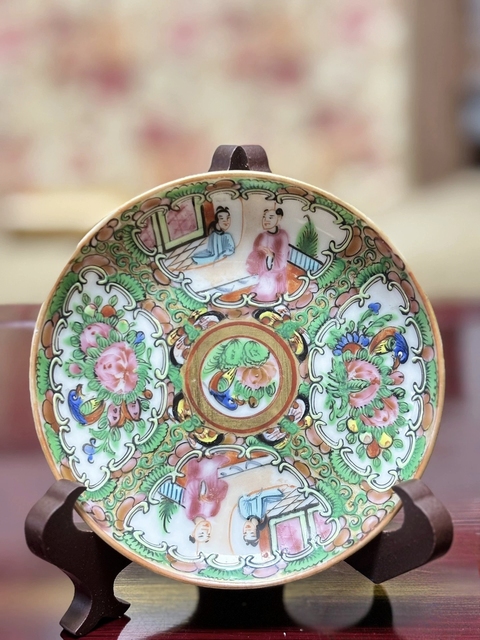古玩陶瓷人物花鳥蝶紋廣彩杯盤真品鑒賞圖
