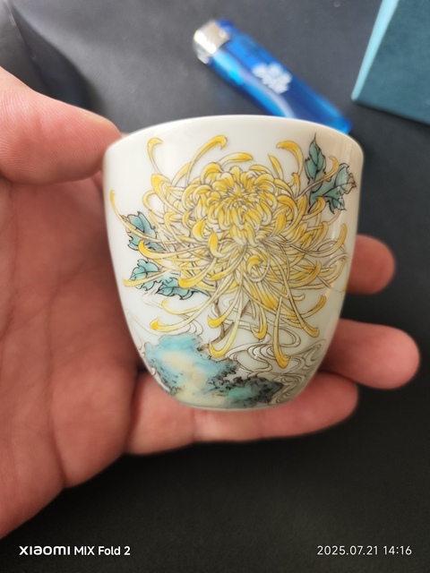 古玩陶瓷粉彩洞石菊花紋仰鐘杯真品鑒賞圖