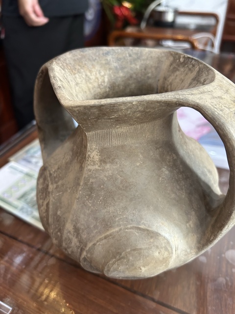 古玩陶瓷戰(zhàn)漢藏羌羊頭罐真品鑒賞圖