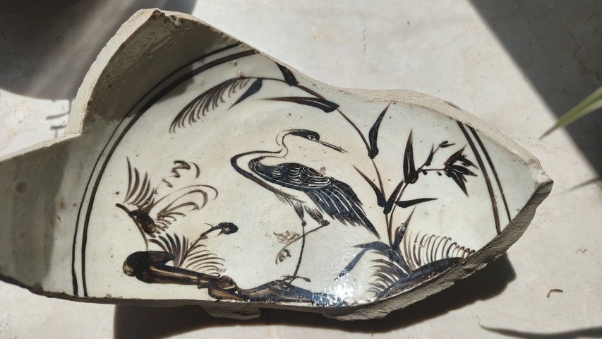 古玩陶瓷明磁州窯系白底黑花仙鶴紋標本真品鑒賞圖