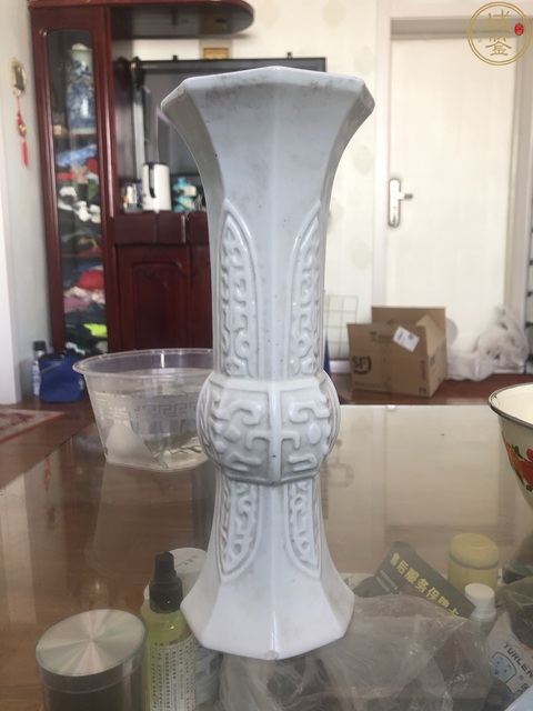 古玩陶瓷蕉葉饕餮紋白釉花觚花觚拍賣，當前價格1800元