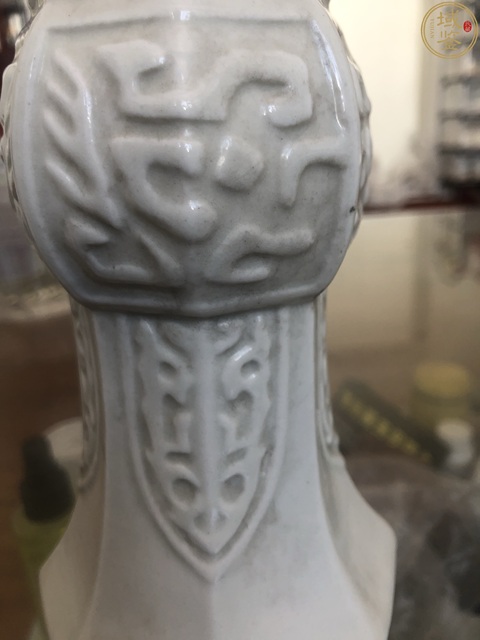 古玩陶瓷蕉葉饕餮紋白釉花觚花觚拍賣，當前價格1800元