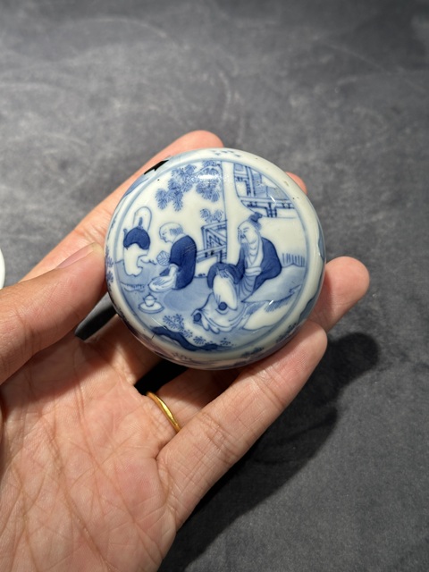 古玩陶瓷人物紋青花印泥盒真品鑒賞圖