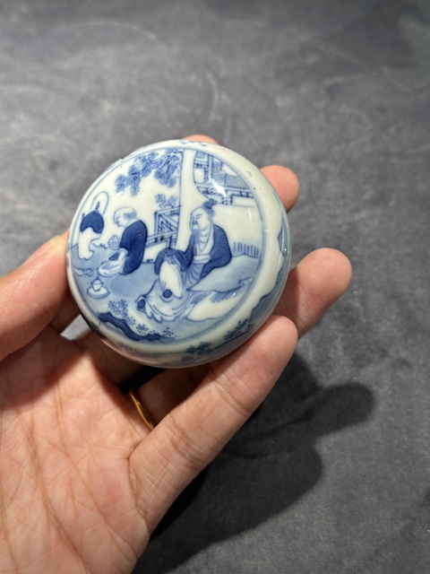 古玩陶瓷人物紋青花印泥盒真品鑒賞圖