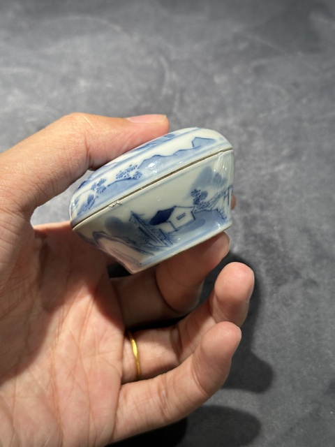 古玩陶瓷人物紋青花印泥盒真品鑒賞圖
