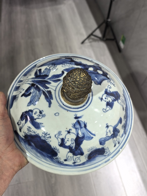 古玩陶瓷人物紋青花罐真品鑒賞圖