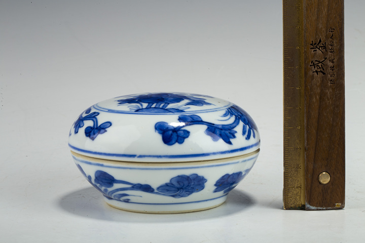 古玩陶瓷清康熙·青花花卉紋蓋盒拍賣，當(dāng)前價(jià)格576元