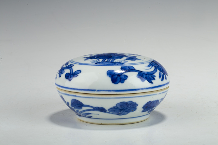 古玩陶瓷清康熙·青花花卉紋蓋盒拍賣，當(dāng)前價(jià)格576元