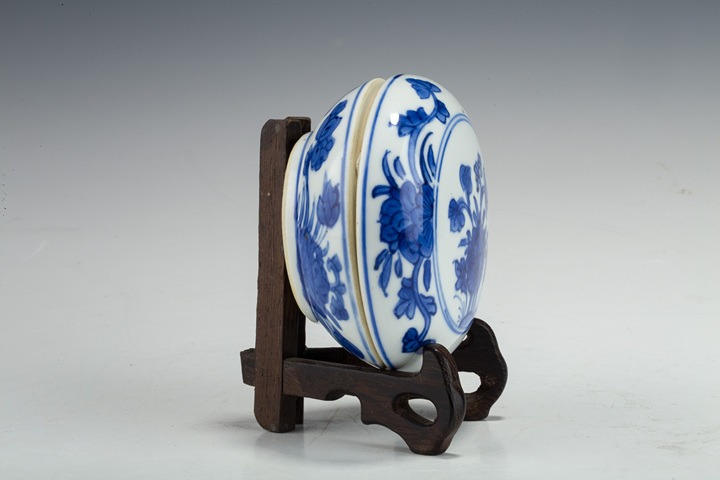 古玩陶瓷清康熙·青花花卉紋蓋盒拍賣，當(dāng)前價(jià)格576元
