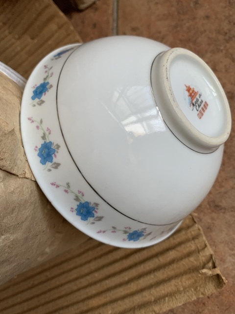 古玩陶瓷七八十年代蘭花金邊白釉碗真品鑒賞圖
