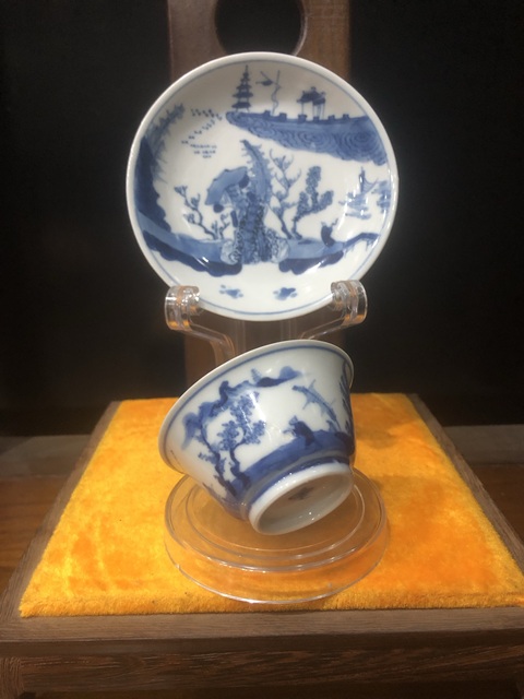 古玩陶瓷山水紋青花杯盤真品鑒賞圖