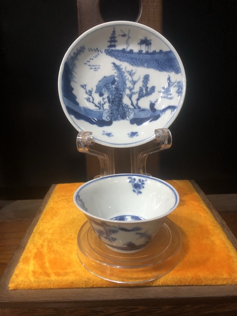 古玩陶瓷山水紋青花杯盤真品鑒賞圖