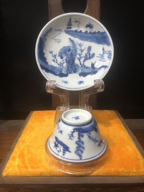古玩陶瓷山水紋青花杯盤真品鑒賞圖