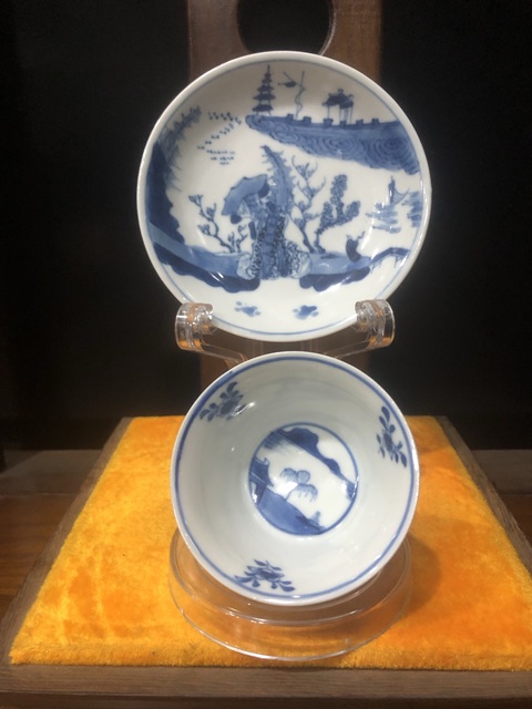 古玩陶瓷山水紋青花杯盤真品鑒賞圖