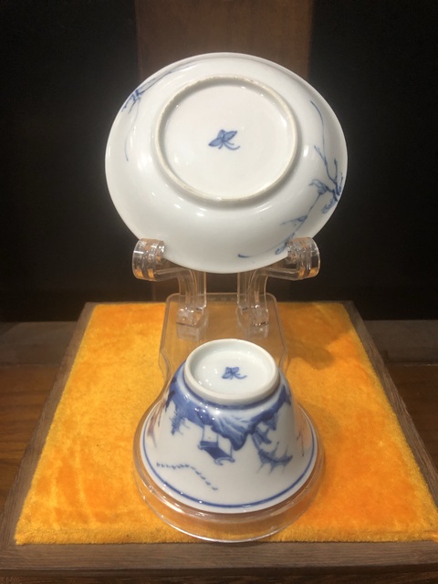 古玩陶瓷山水紋青花杯盤真品鑒賞圖