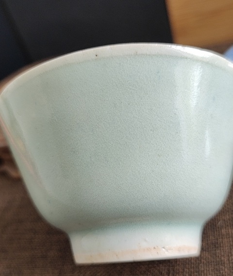 古玩陶瓷豆青釉杯真品鑒賞圖