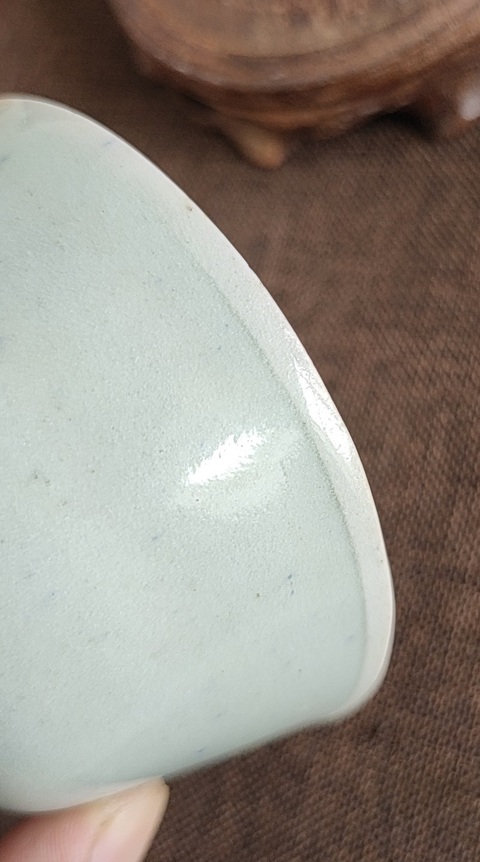古玩陶瓷豆青釉杯真品鑒賞圖