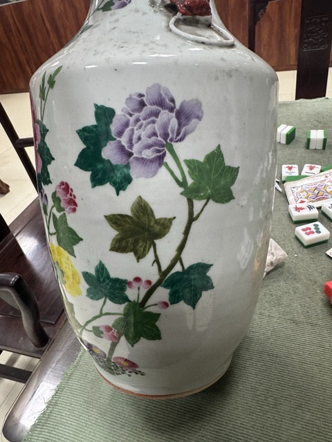 古玩陶瓷花卉紋雙鋪首撇口瓶真品鑒賞圖