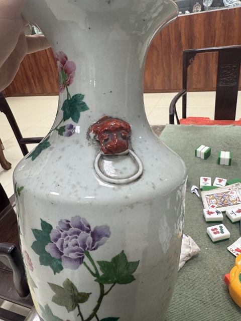 古玩陶瓷花卉紋雙鋪首撇口瓶真品鑒賞圖