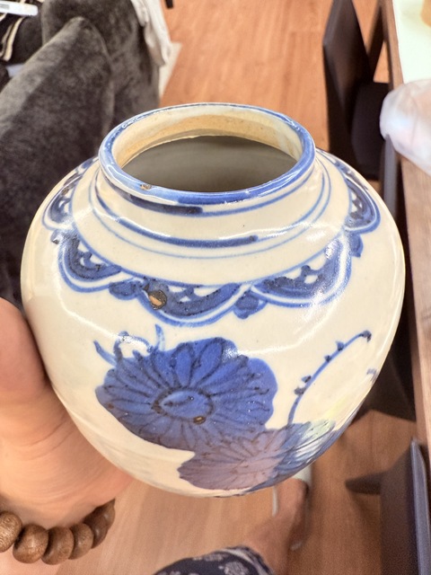 古玩陶瓷花卉紋青花罐真品鑒賞圖