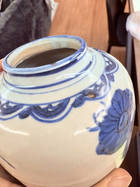 古玩陶瓷花卉紋青花罐真品鑒賞圖