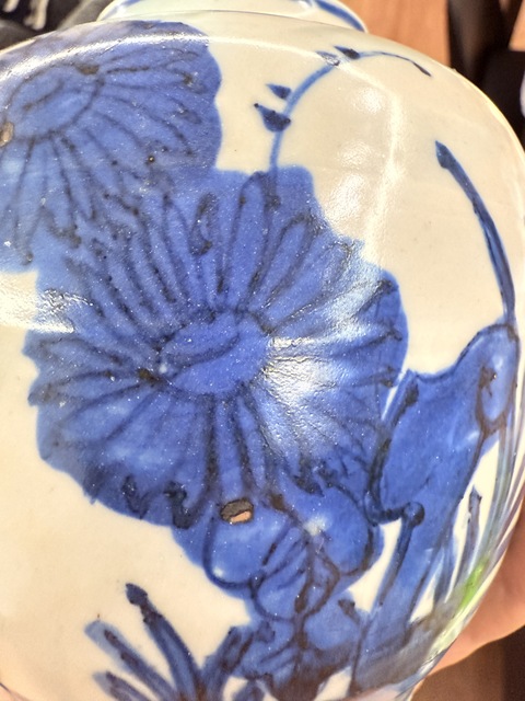 古玩陶瓷花卉紋青花罐真品鑒賞圖